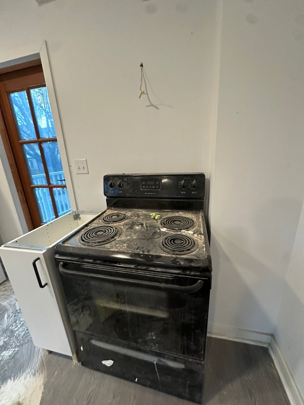 Kitchen before cleaning